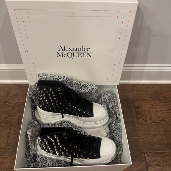 Alexandra McQueen Boxer Dog Calf Spike size 12 main image 7